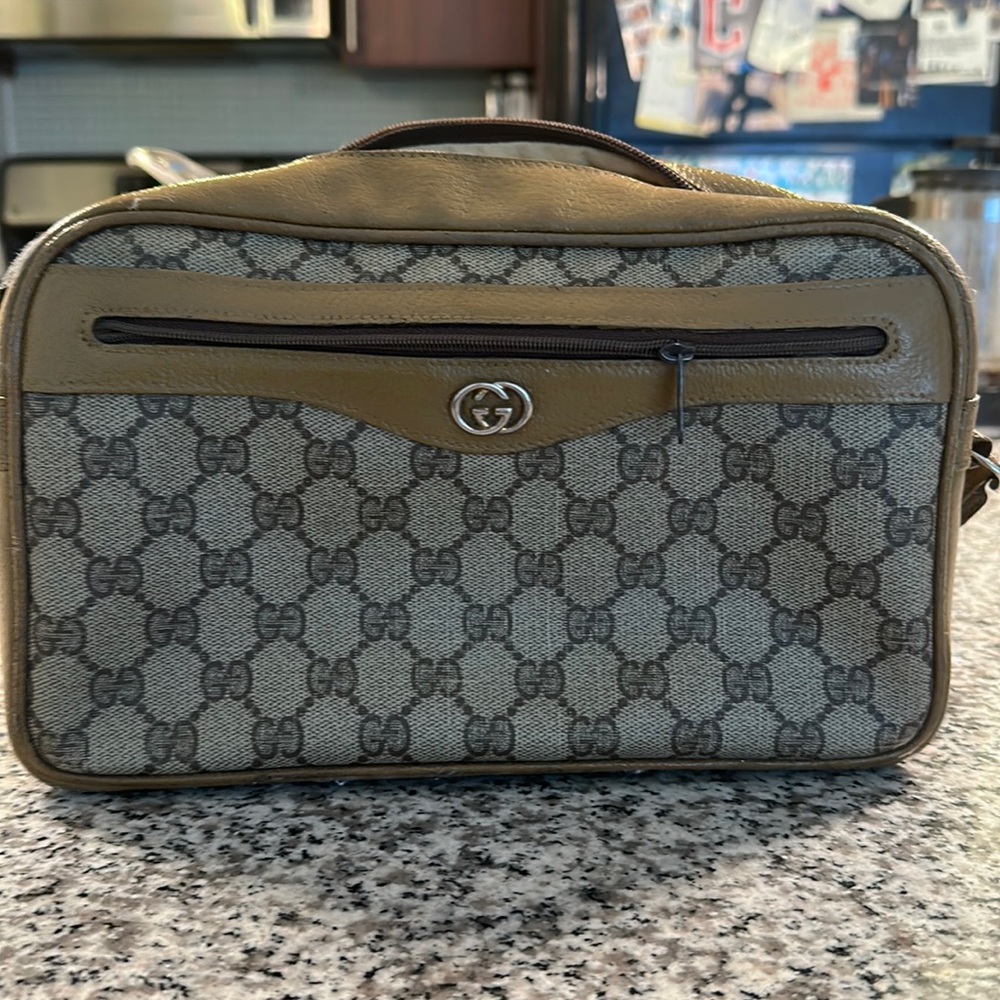 Authentic Vintage Gucci crossbody READ